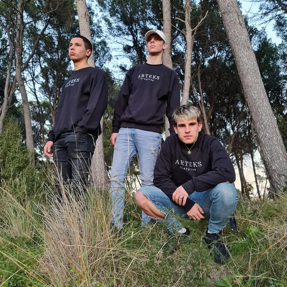 PRE - ORDER ESSENTIALS BLACK SWEATER